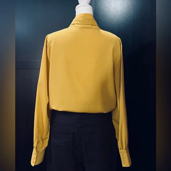 Vintage dressy/ formal/ professional blouse w/ tie neck & cuffs. Subtle yellow L - Picture 4 of 10